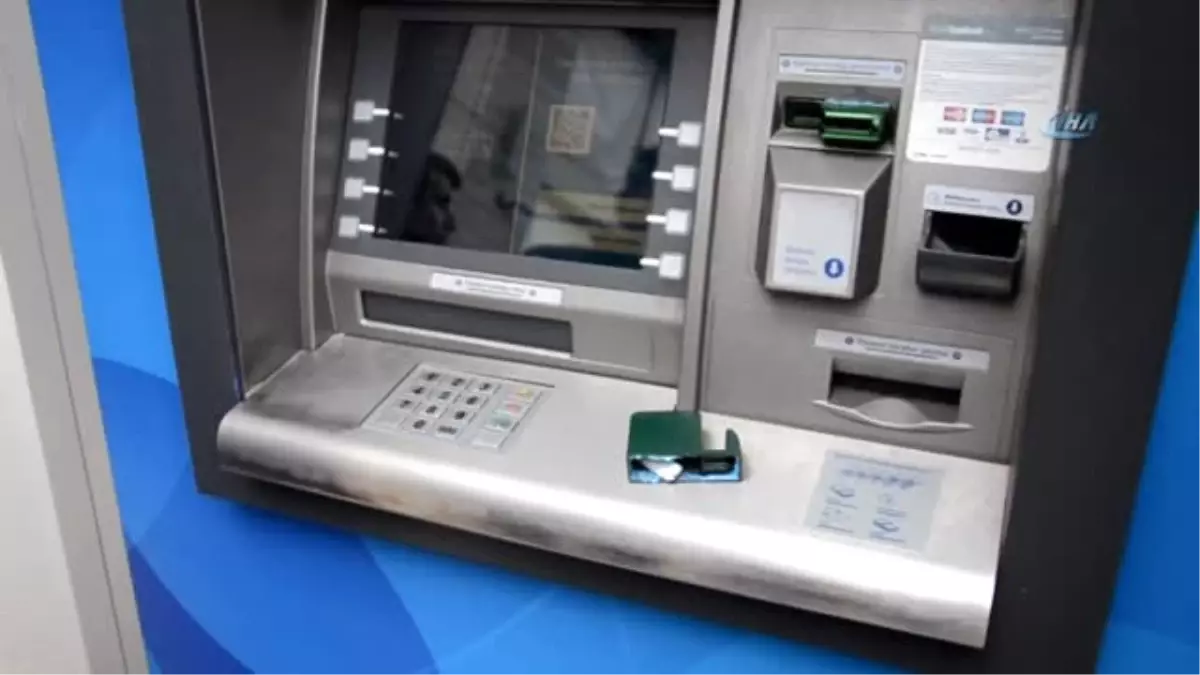 Dolandırıcıların Atm\'ye Kurduğu Düzeneği Vatandaş Fark Etti