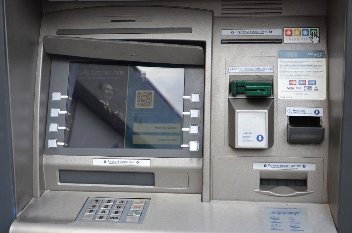 Dolandırıcıların Atm\'ye Kurduğu Düzeneği Vatandaş Fark Etti