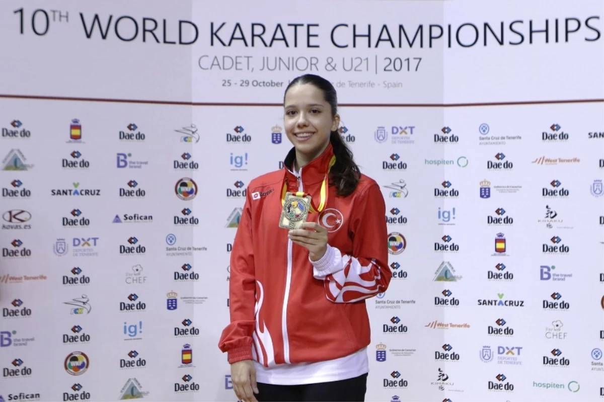 Dünya Karate Şampiyonası\'nda Asena Pekmezoğlu Üçüncü Oldu