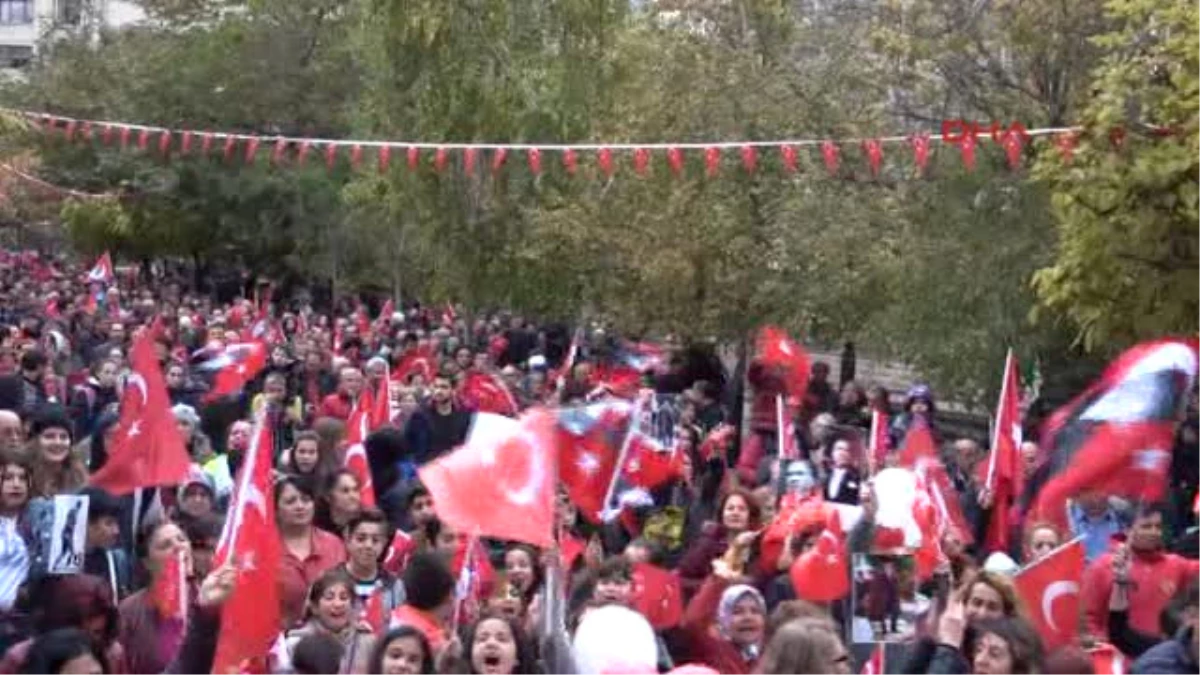 Eskişehir\'de 10 Bin Kişi Cumhuriyet İçin Yürüdü