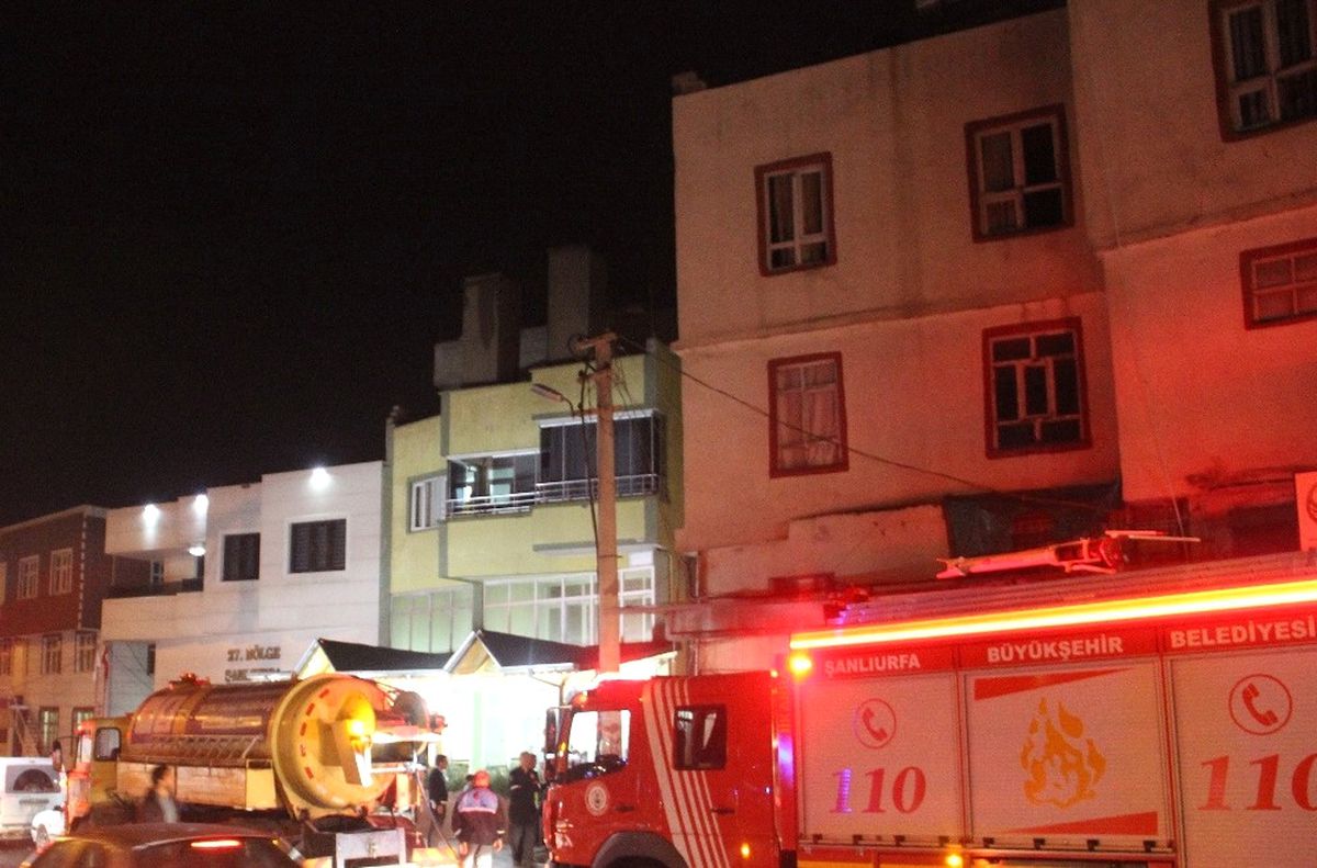 Ev Yangınını Şuski Ekipleri Vidanjörle Söndürdü