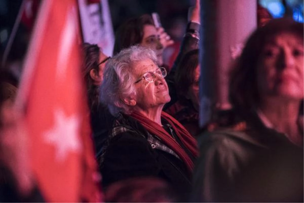İstanbul\'da Cumhuriyet Yürüyüşleri Yapıldı