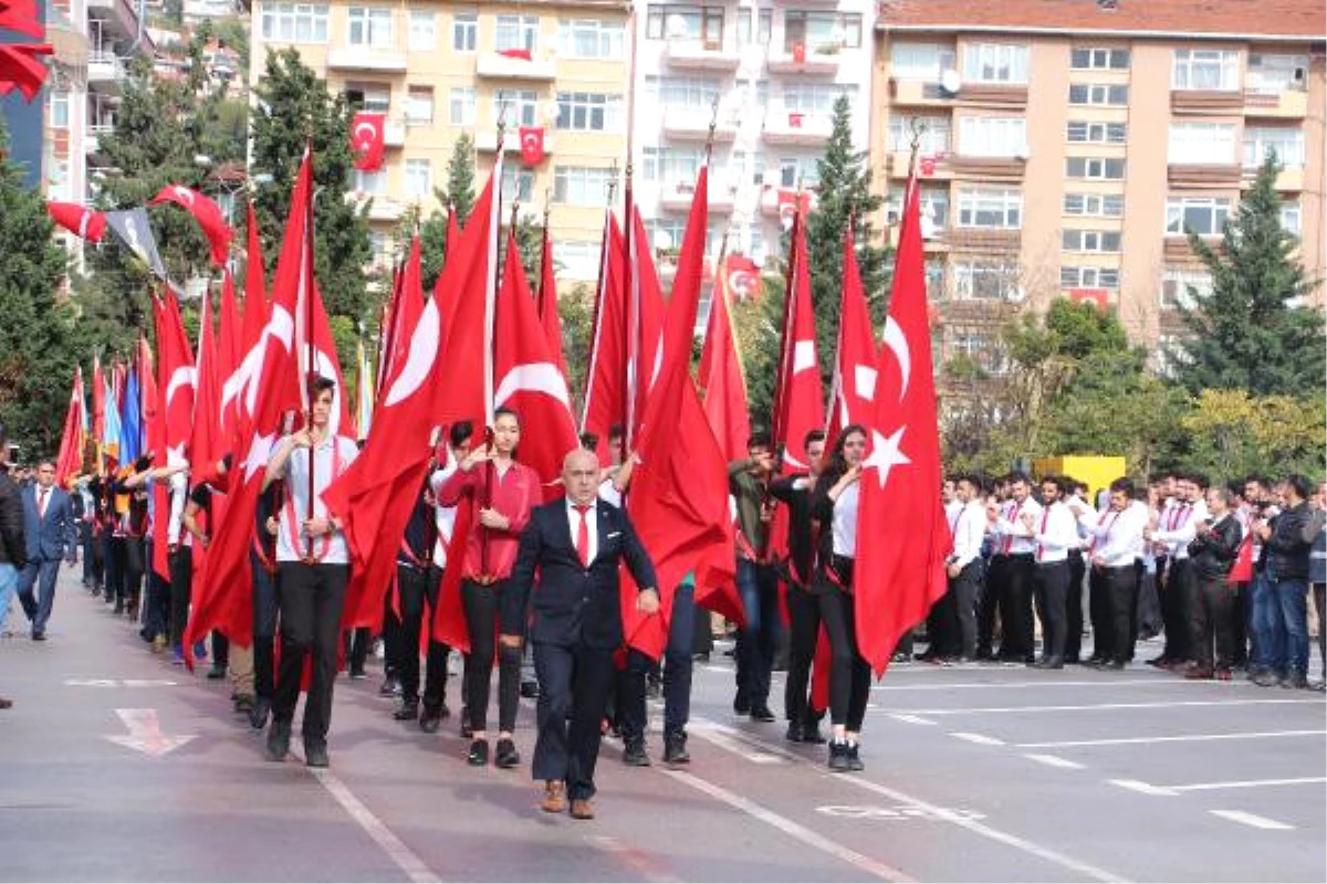 İzmit\'te Cumhuriyet Bayramı Kutlandı