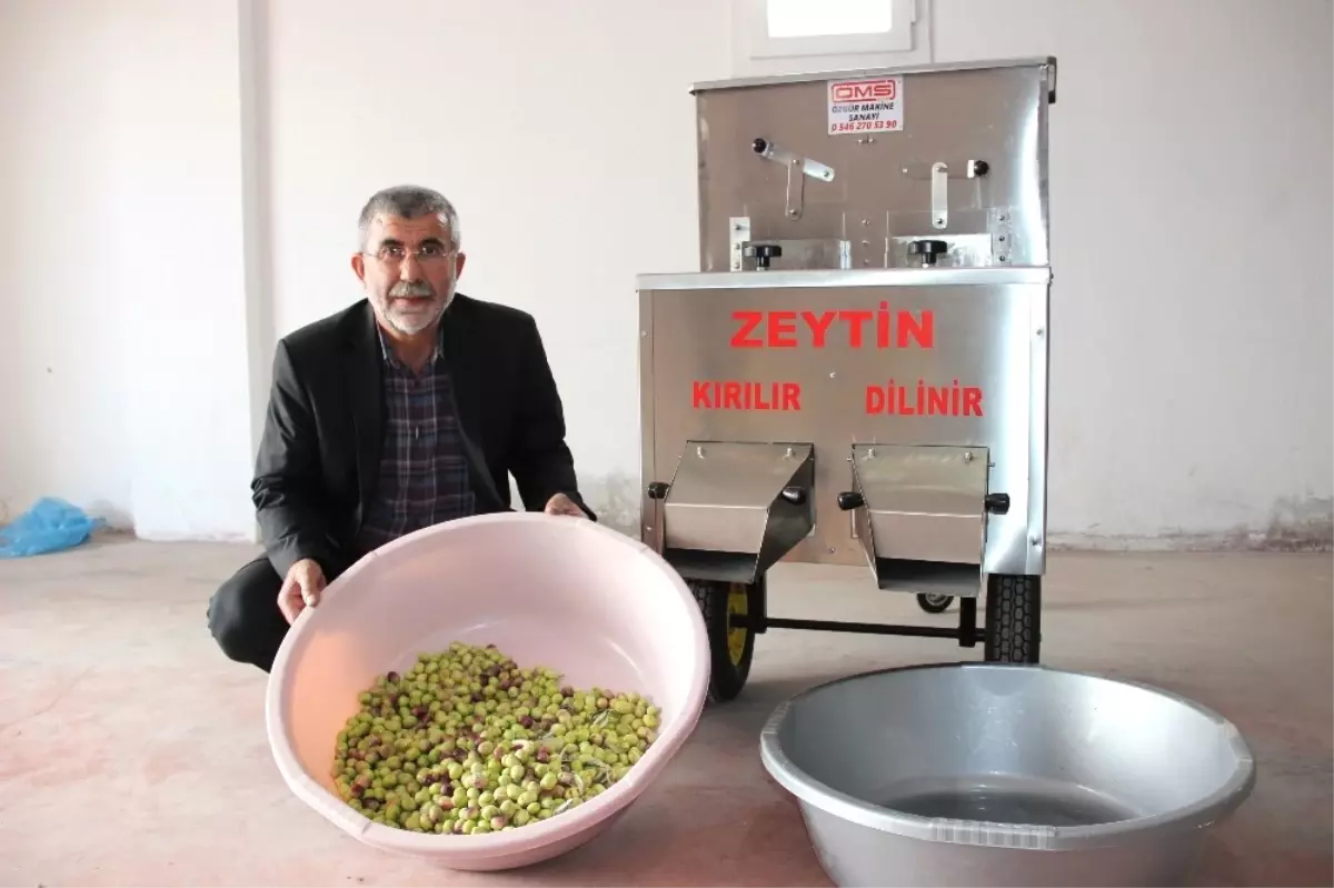 Karamanlı Torna Ustası, Saatte 1 Ton Zeytin Kıran ve Dilen Makine Yaptı