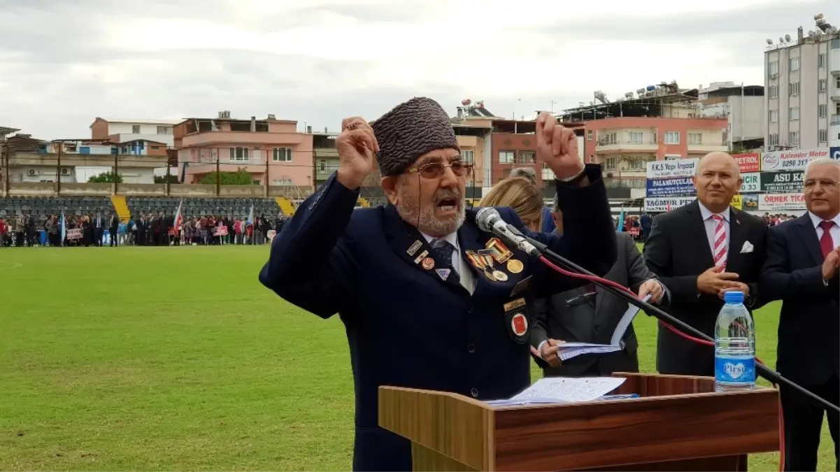 Kore Gazisi Okuduğu Şiiri ile Ayakta Alkışlandı