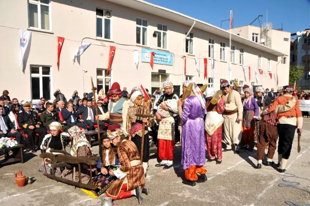 Lapseki\'de Cumhuriyet Bayramı Coşkusu