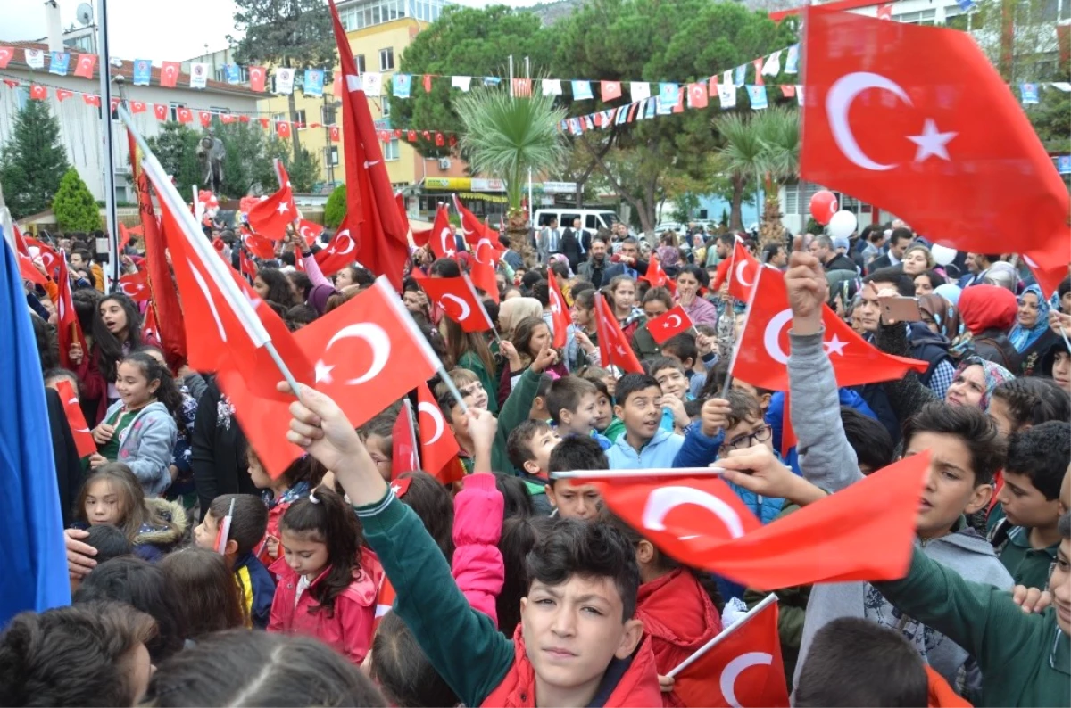 Manisa İlçelerinde Cumhuriyet Bayramı Coşkusu