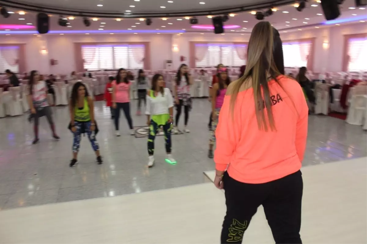 Niğde\'de Zumba Dansı Etkinliği Düzenlendi