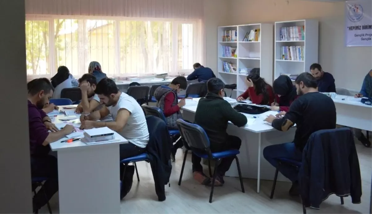 Öğrencilerden Kütüphanelere Yoğun İlgi