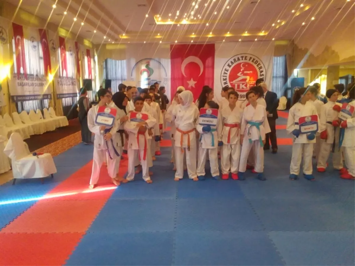 Pamukkale Spor Oyunları Minderde Sürüyor