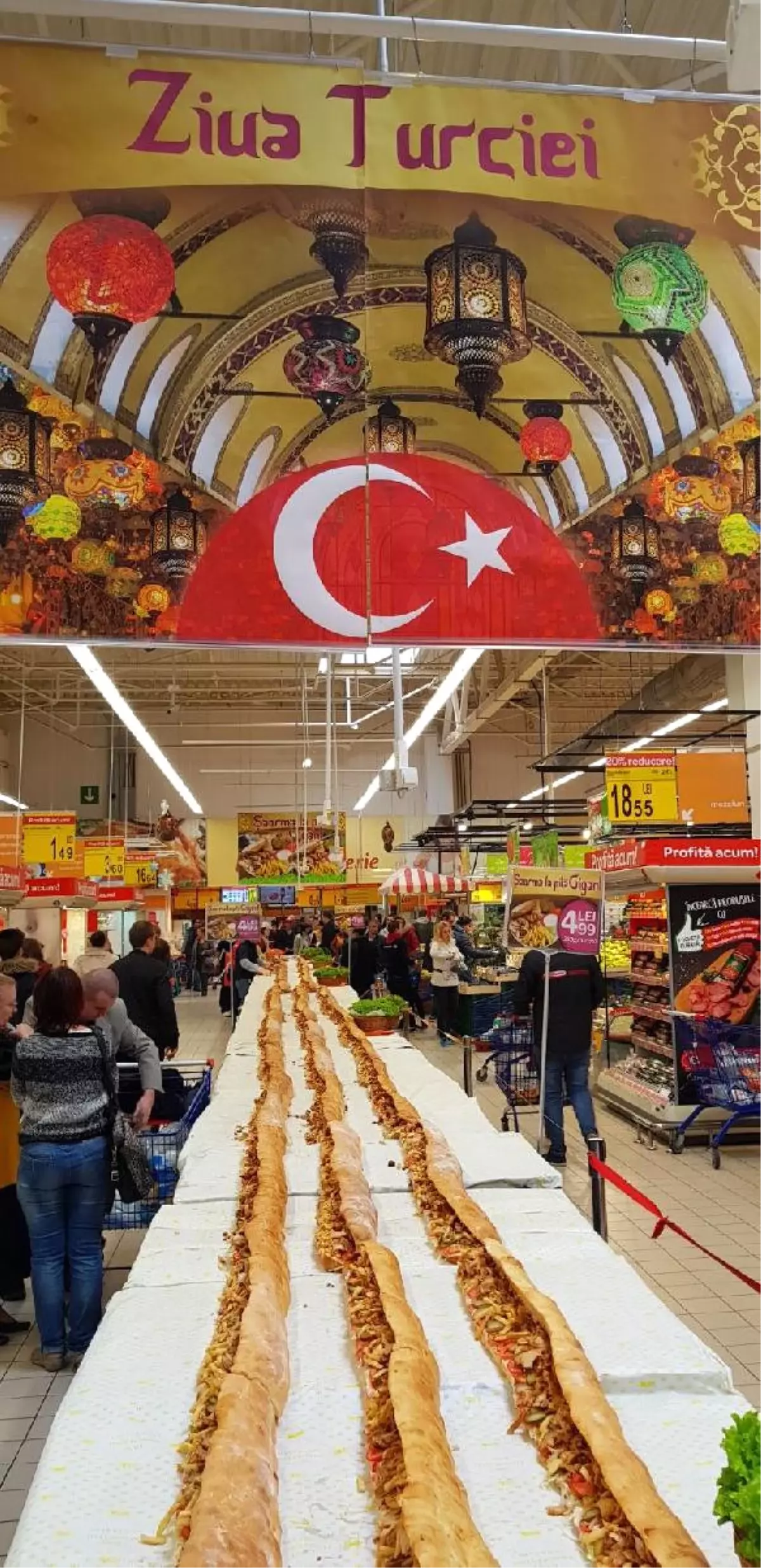 Romanya Carrefour\'dan 29 Ekim Kutlamalarında 100 Metrelik Dönerli Sandviç