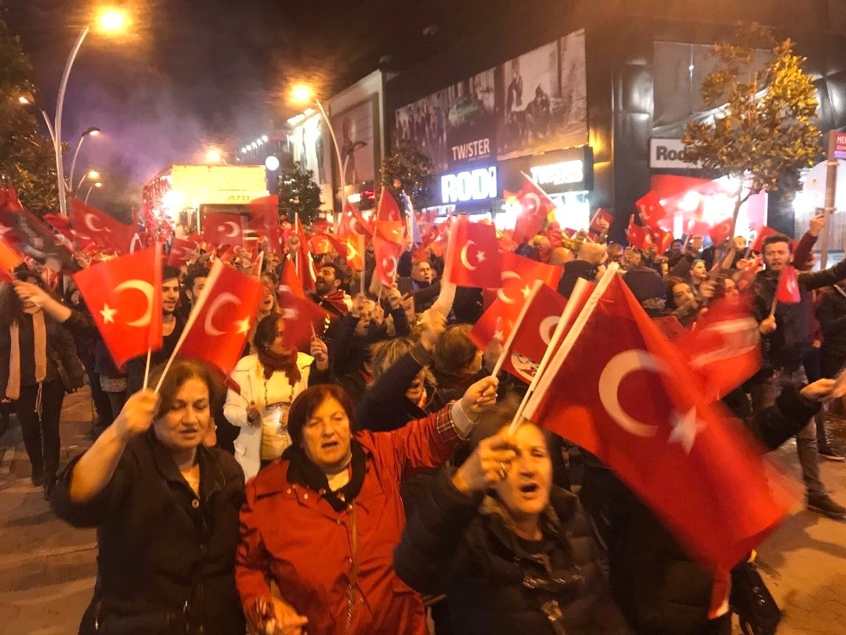 Sakarya\'da 29 Ekim Cumhuriyet Bayramı Kortej Yürüyüşü Gerçekleşti