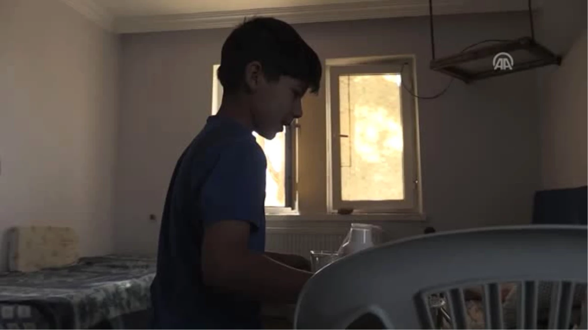 Suriyeli Kanser Hastası Çiftin Her Şeyi 9 Yaşındaki Oğulları