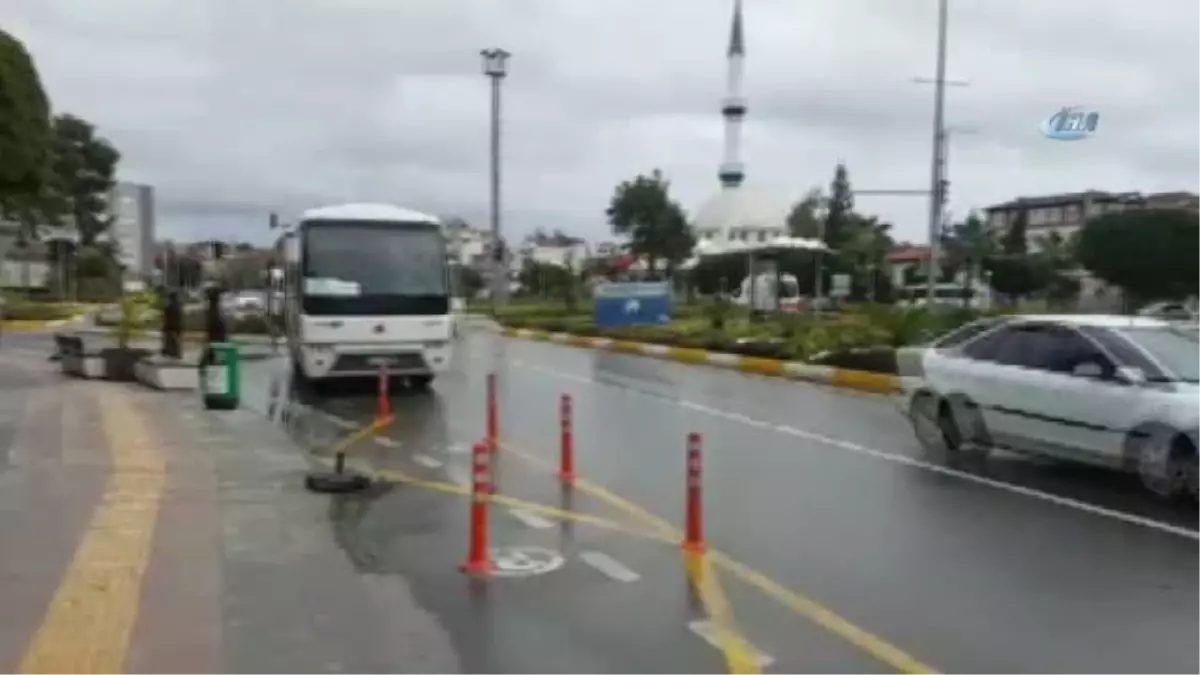 Turistleri Taşıyan Tur Midibüsü Şarampole Devrildi: 20 Yaralı