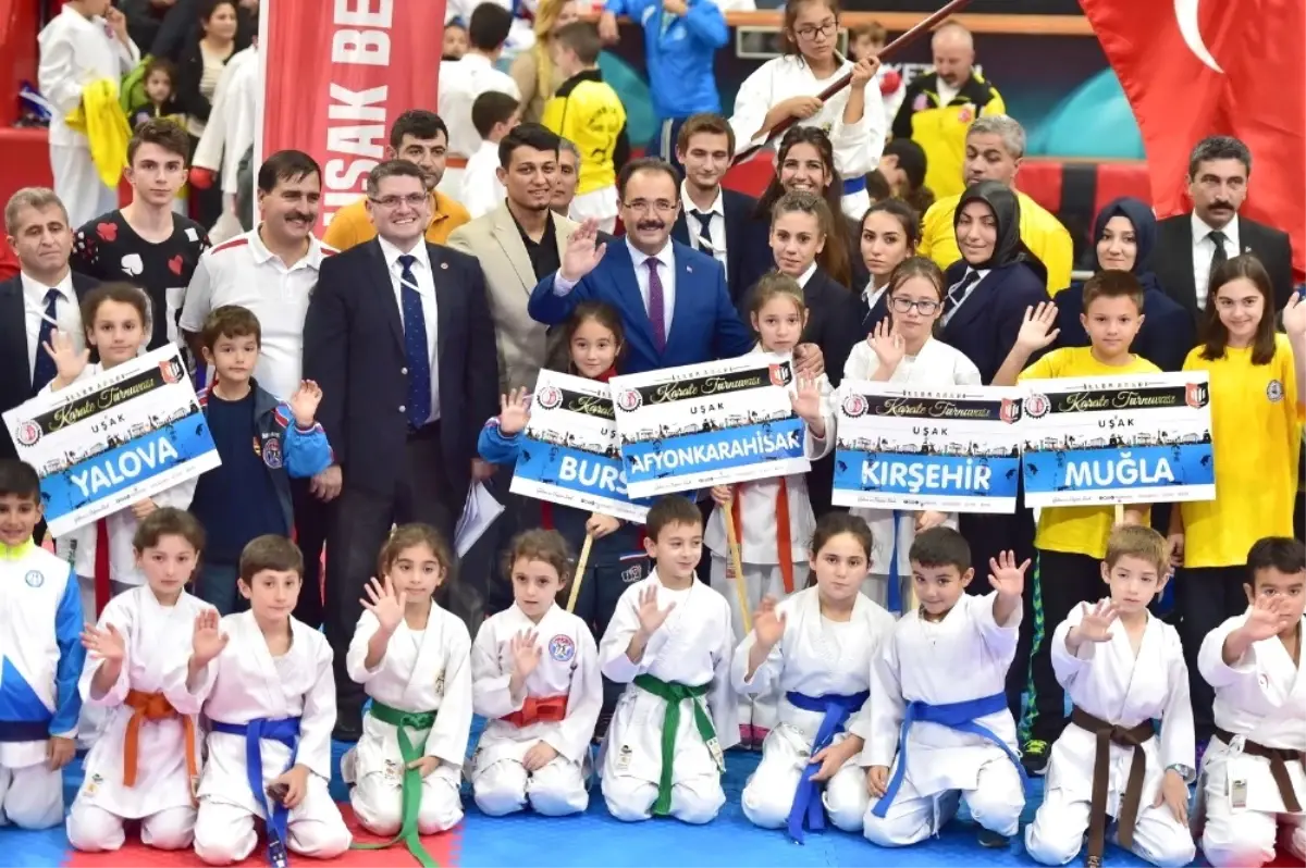 Uşak\'ta "29 Ekim Ulusal Karate Turnuvası"