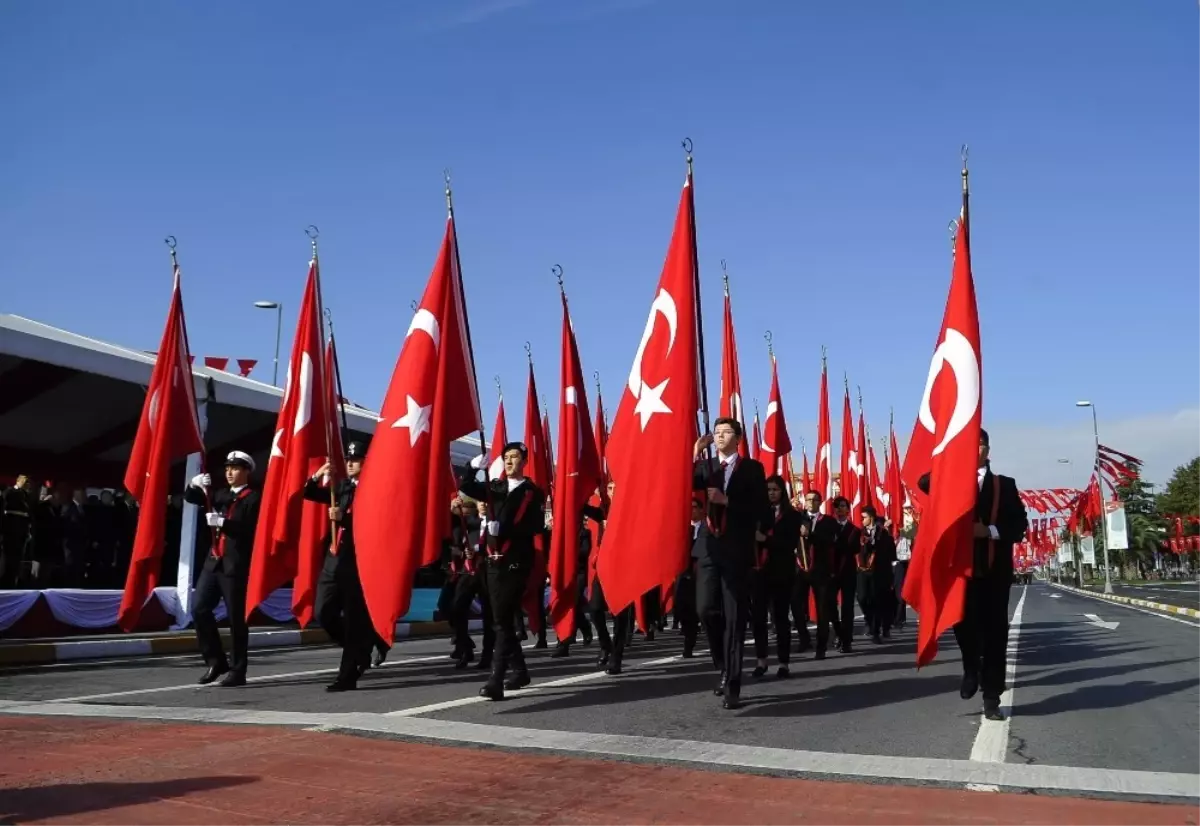 Vatan Caddesi\'nde Cumhuriyet Bayramı Coşkusu