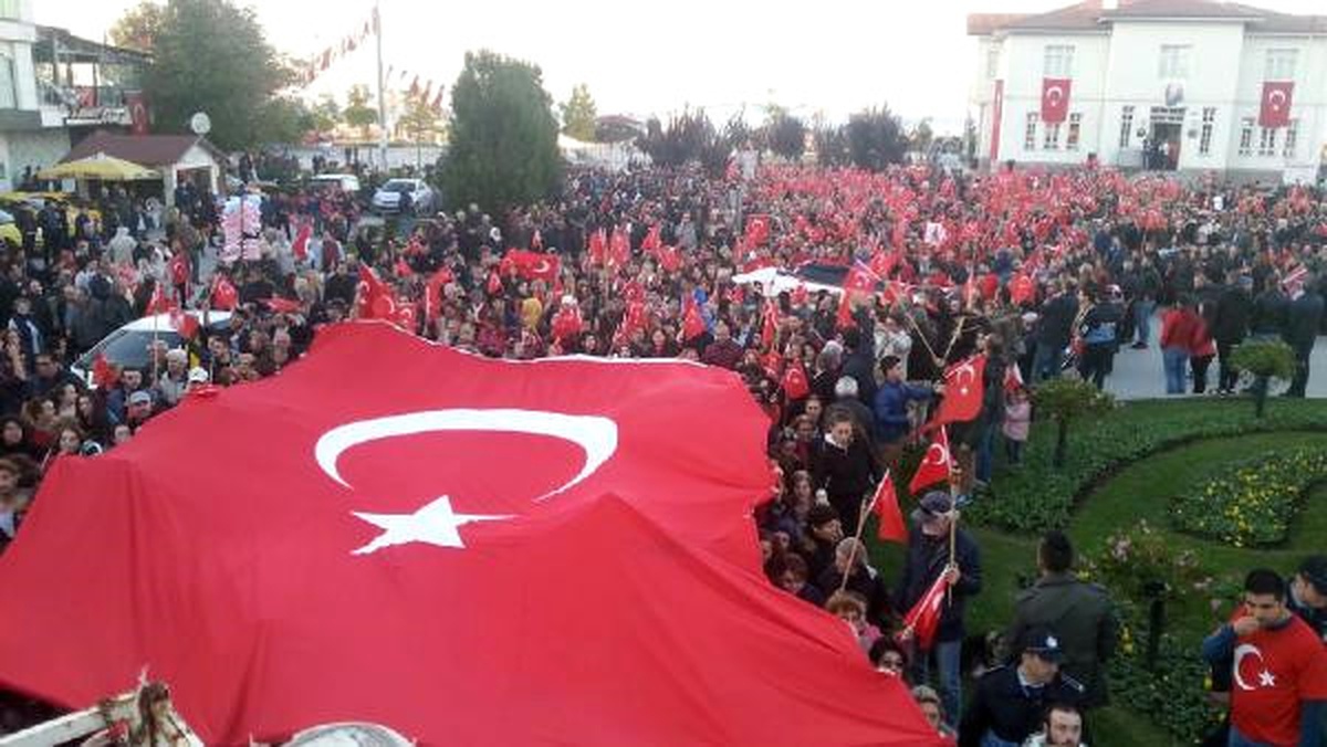 Yalova\'da Coşkulu Cumhuriyet Yürüyüşü
