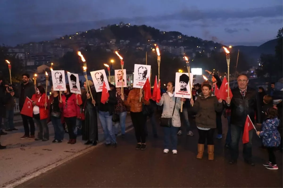 Zonguldak\'ta Fener Alayı Yürüyüşü Gerçekleştirildi