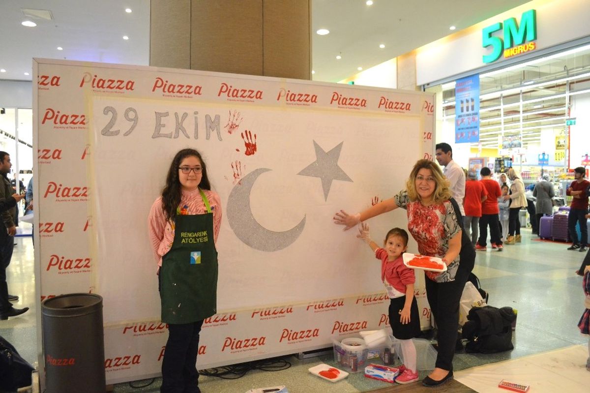 29 Ekim\'e Coşkulu Kutlama