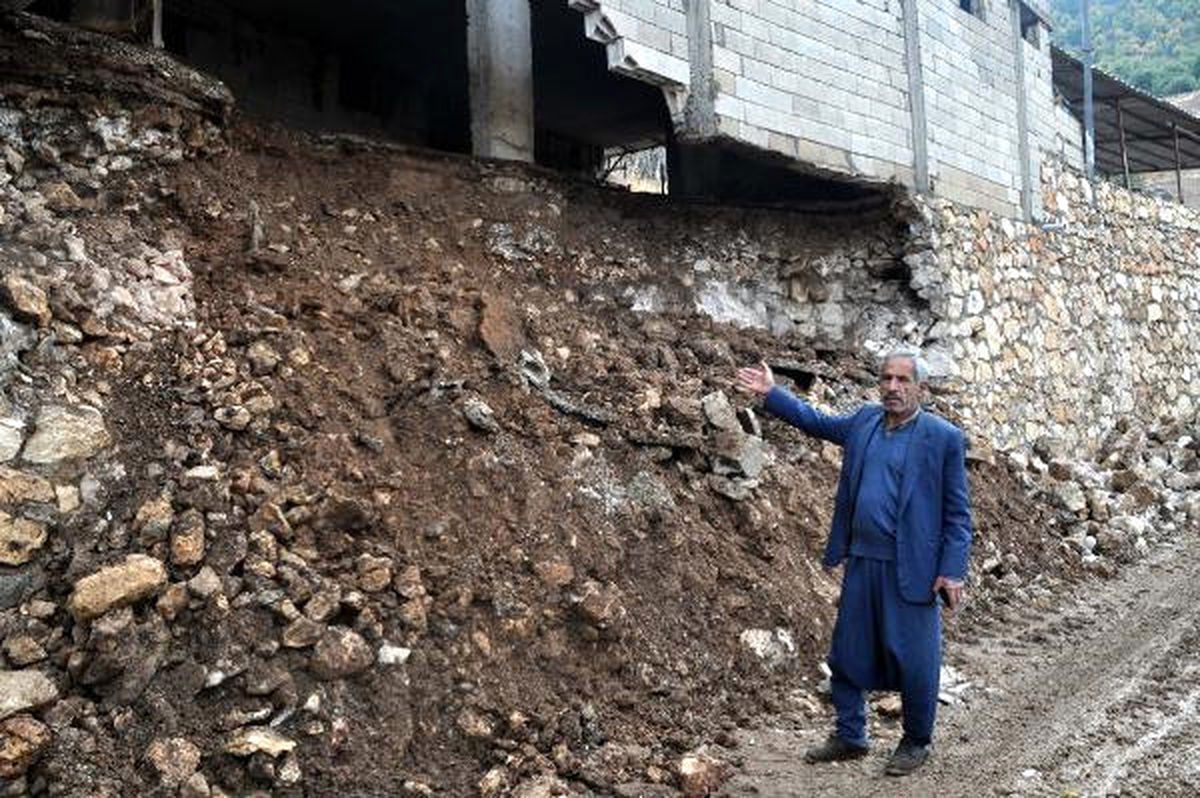 Adıyaman\'da Yağış Nedeniyle Ahır Çöktü