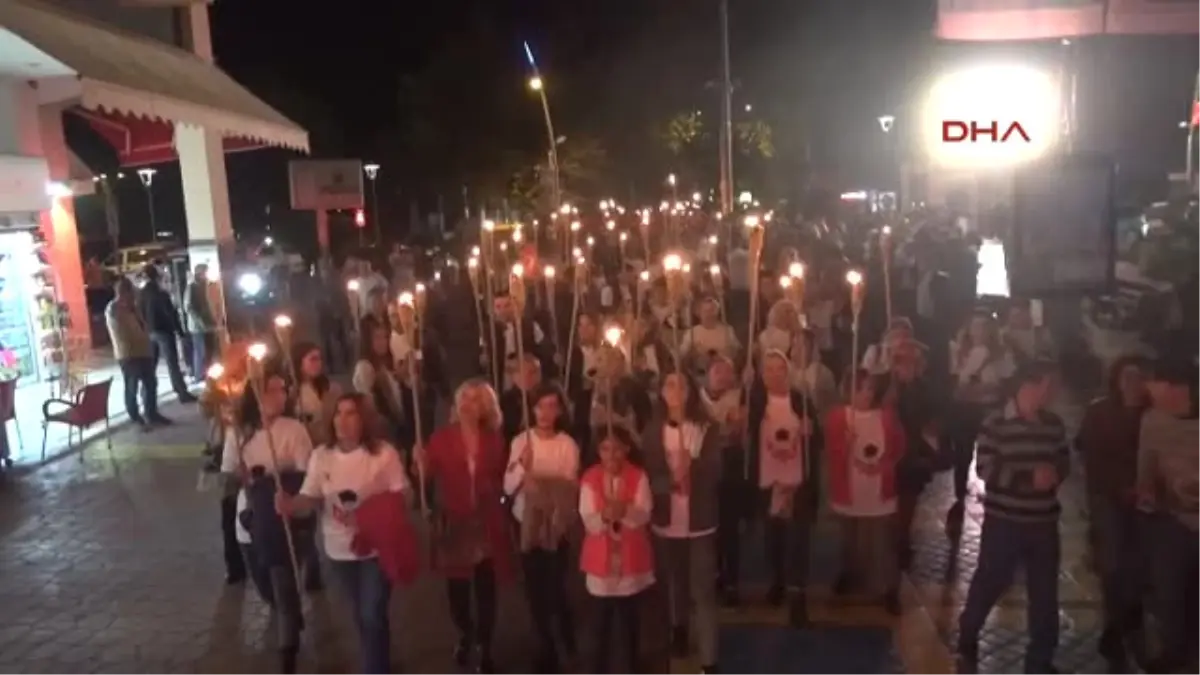 Antalya 600 Metrelik Türk Bayraklı Fener Alayı