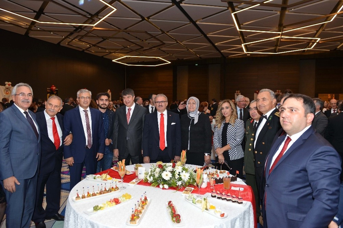 Antalya\'da Cumhuriyet Resepsiyonu Düzenledi