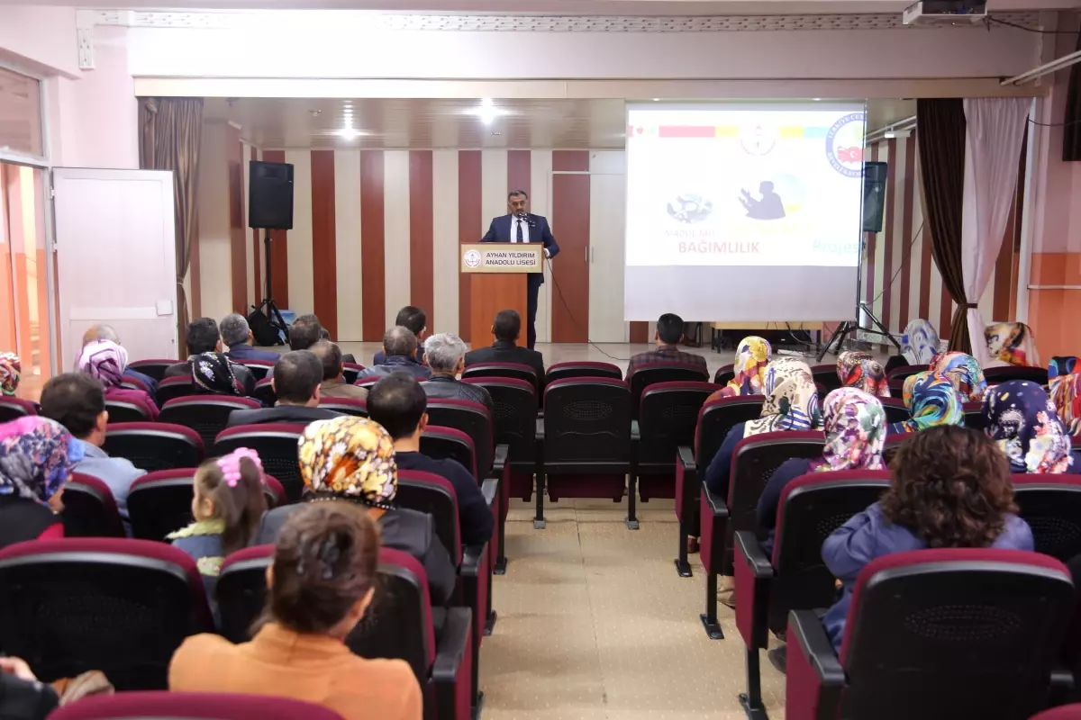 Ayhan Yıldırım Anadolu Lisesinde Madde Bağımlılığı Semineri 