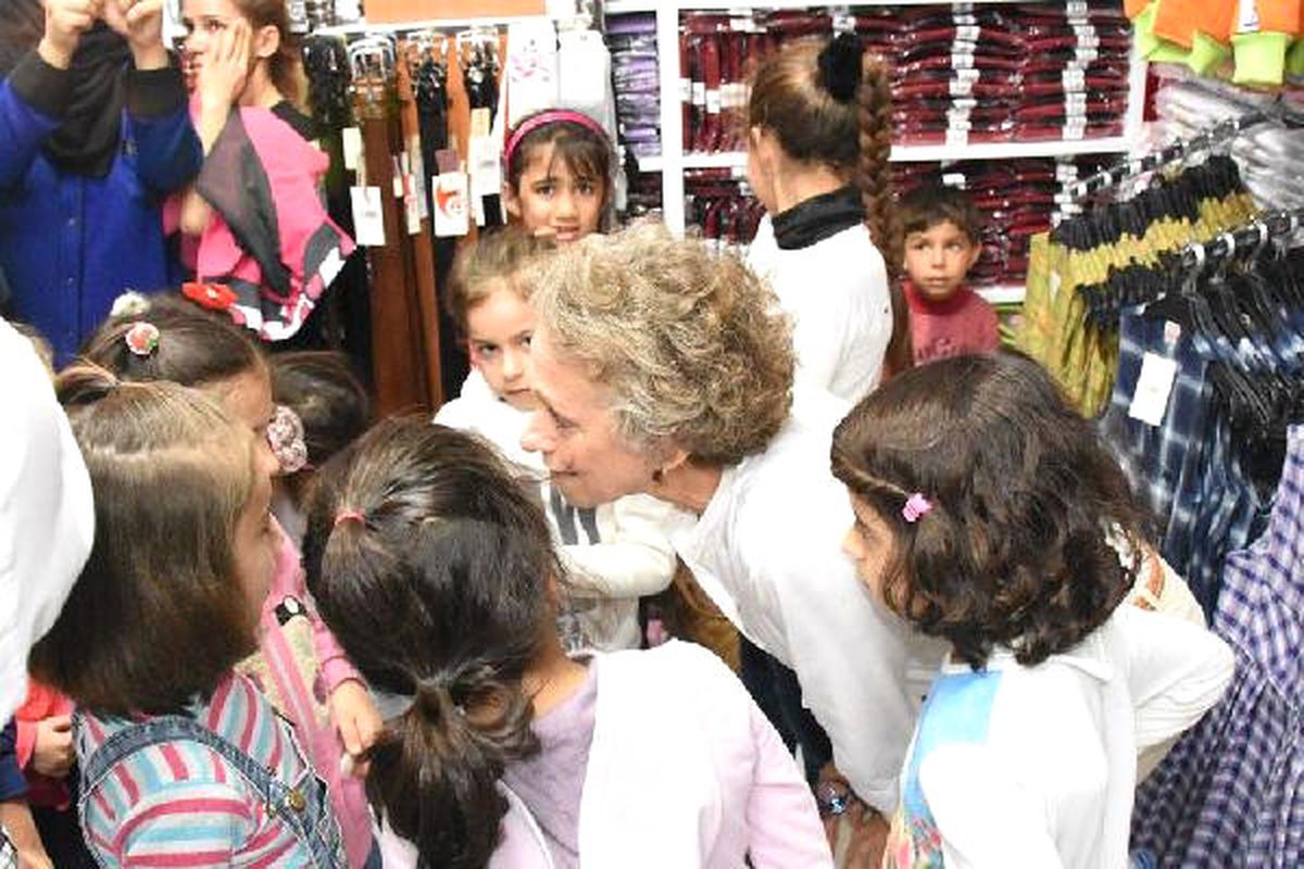 Babasının Adının Verildiği Mahalledeki Çocuklara Yardım Eli
