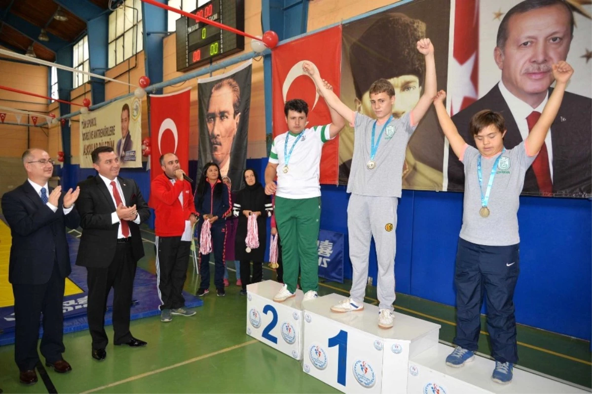 Bozüyük\'te Cumhuriyet Bayramı Coşkusu Spor Turnuvaları ile Yaşandı