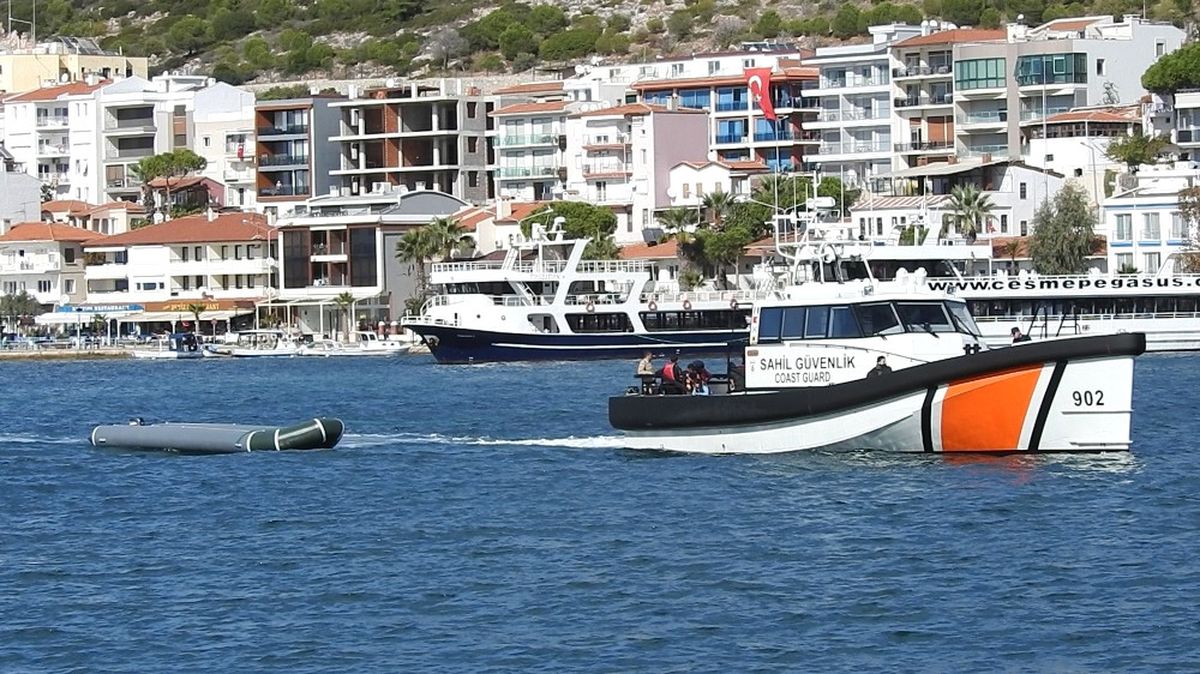 Çeşme\'de 65 Göçmen Kurtarıldı