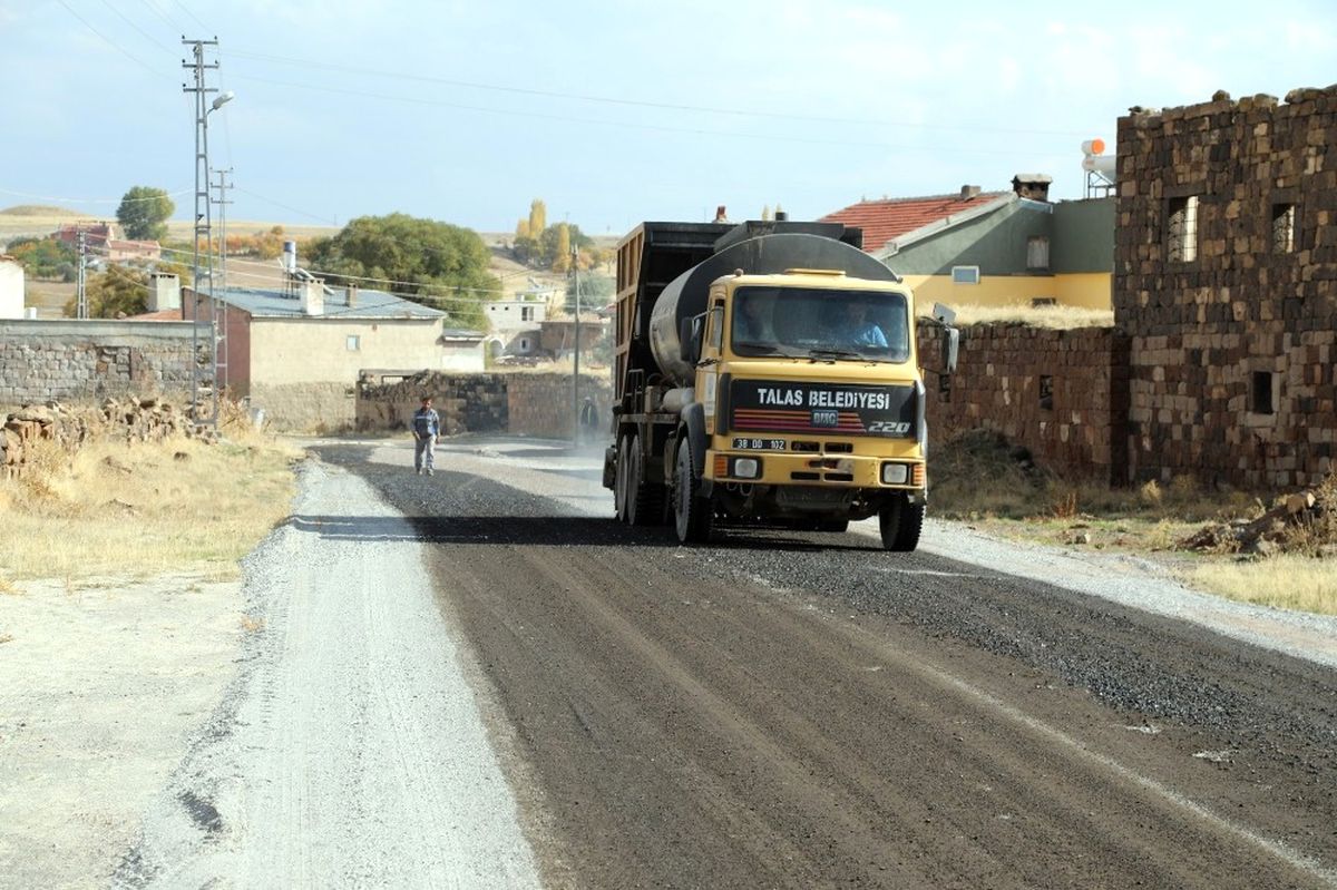 Kamber Mahallesi\'ne Sathi Kaplama Yapıldı