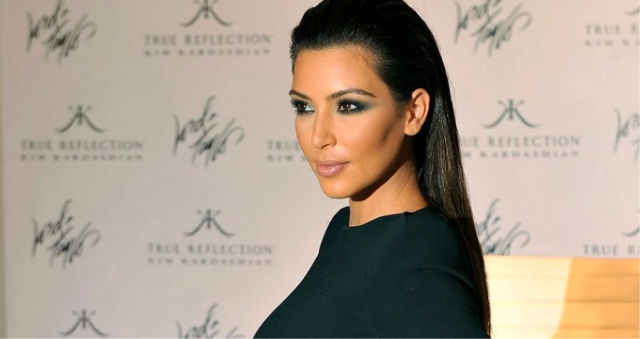 Kim Kardashian, Üzerinde Sadece Sütyenle Sokağa Çıktı