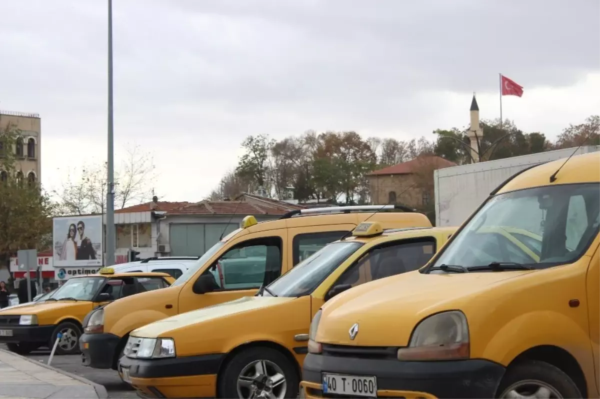 Kırşehir ve Nevşehir\'deki Taksiciler Benzin ve Motorine Yapılan Zamma Tepkili