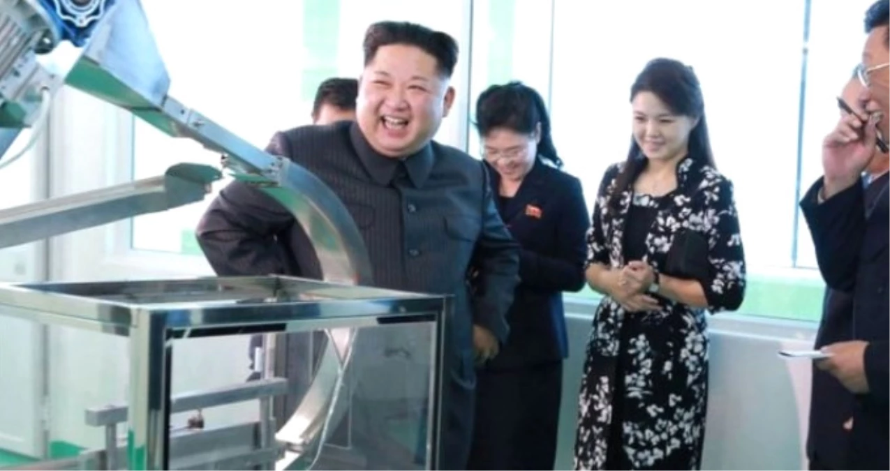 Kuzey Kore Lideri Kim Jong\'un Eşi, Fabrika Açılışında Görüntülendi
