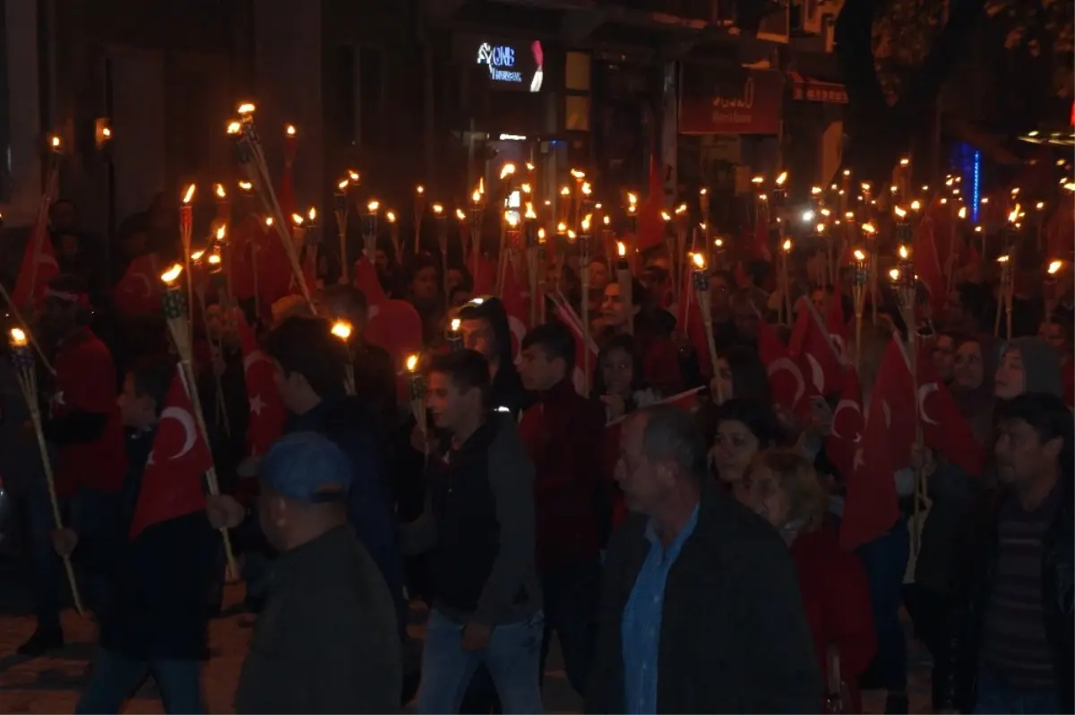 Lapseki\'de Fener Alayı Yürüyüşü