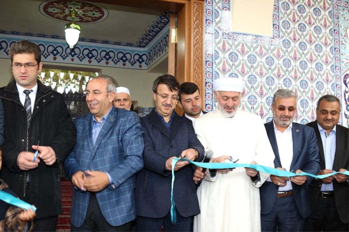 Mahmud Esat Coşan Camii İbadete Açıldı