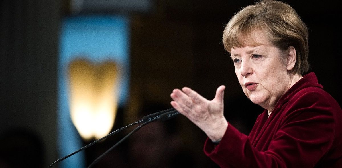 Merkel İki Yüzlülüğe Devam Ediyor