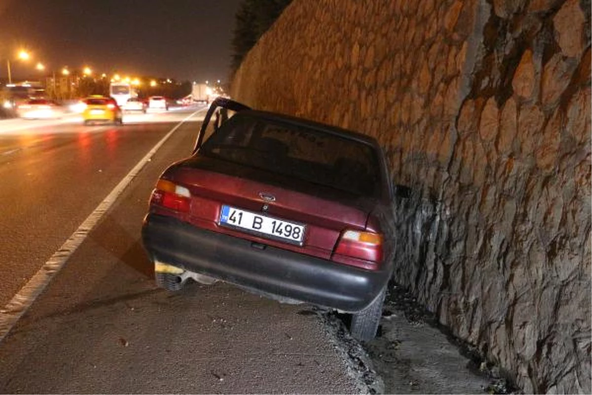 Otomobil İstinat Duvarına Çarptı: 3 Yaralı