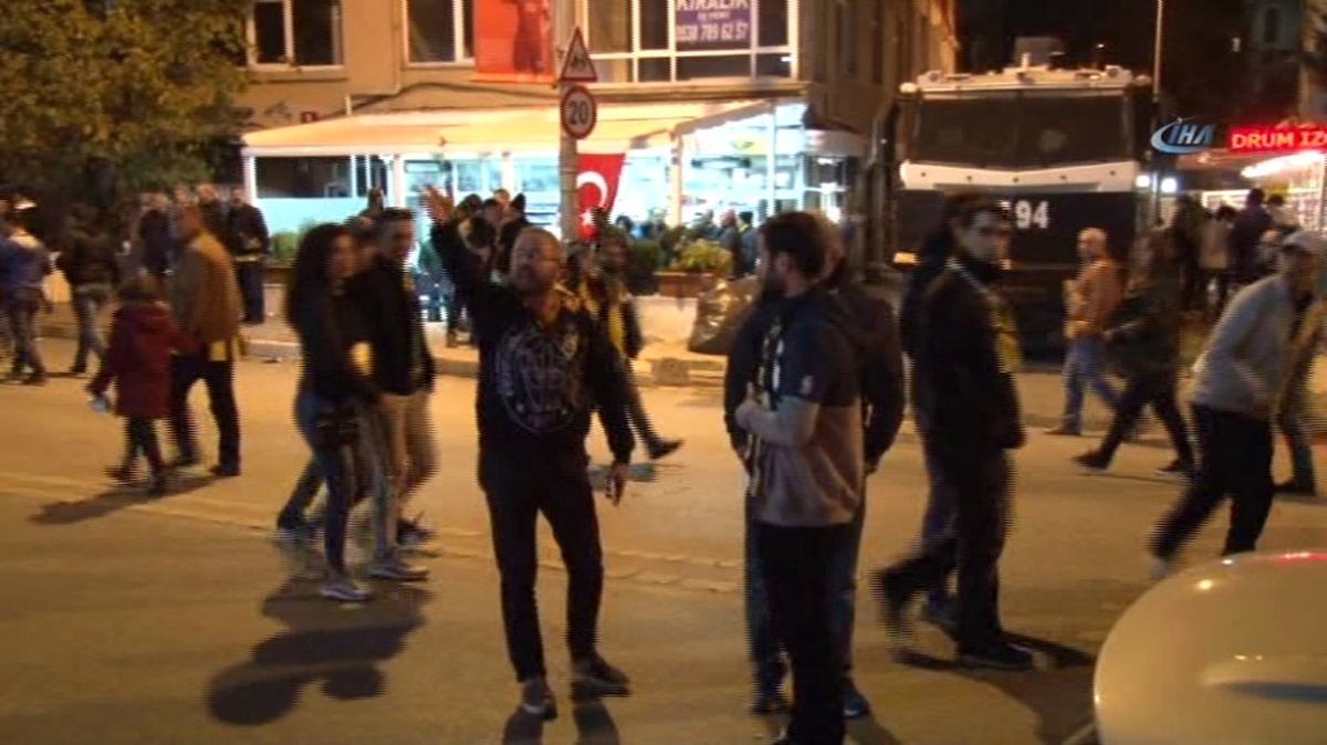 Taraftarlardan Fenerbahçe Yönetimine Tepki