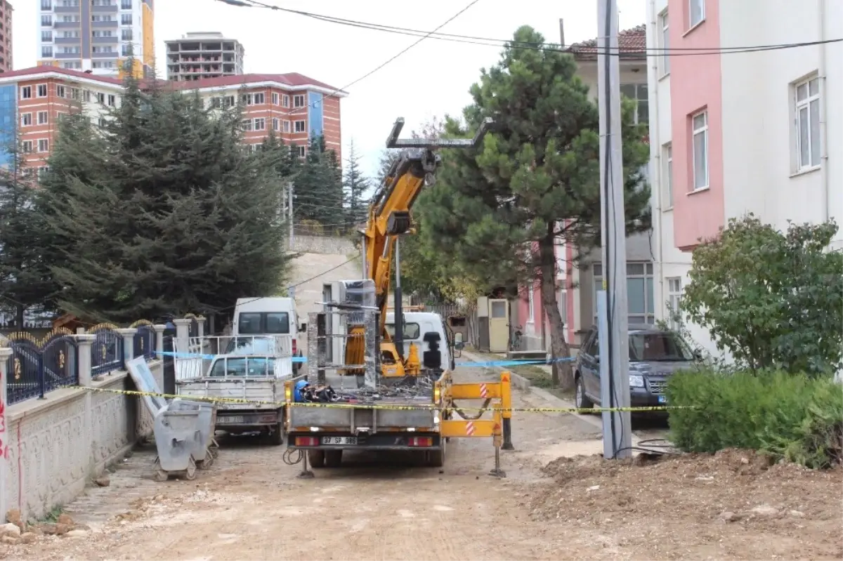 Telefon Hattı Bakımı İçin Vince Çıkan İşçi, Düşerek Hayatını Kaybetti