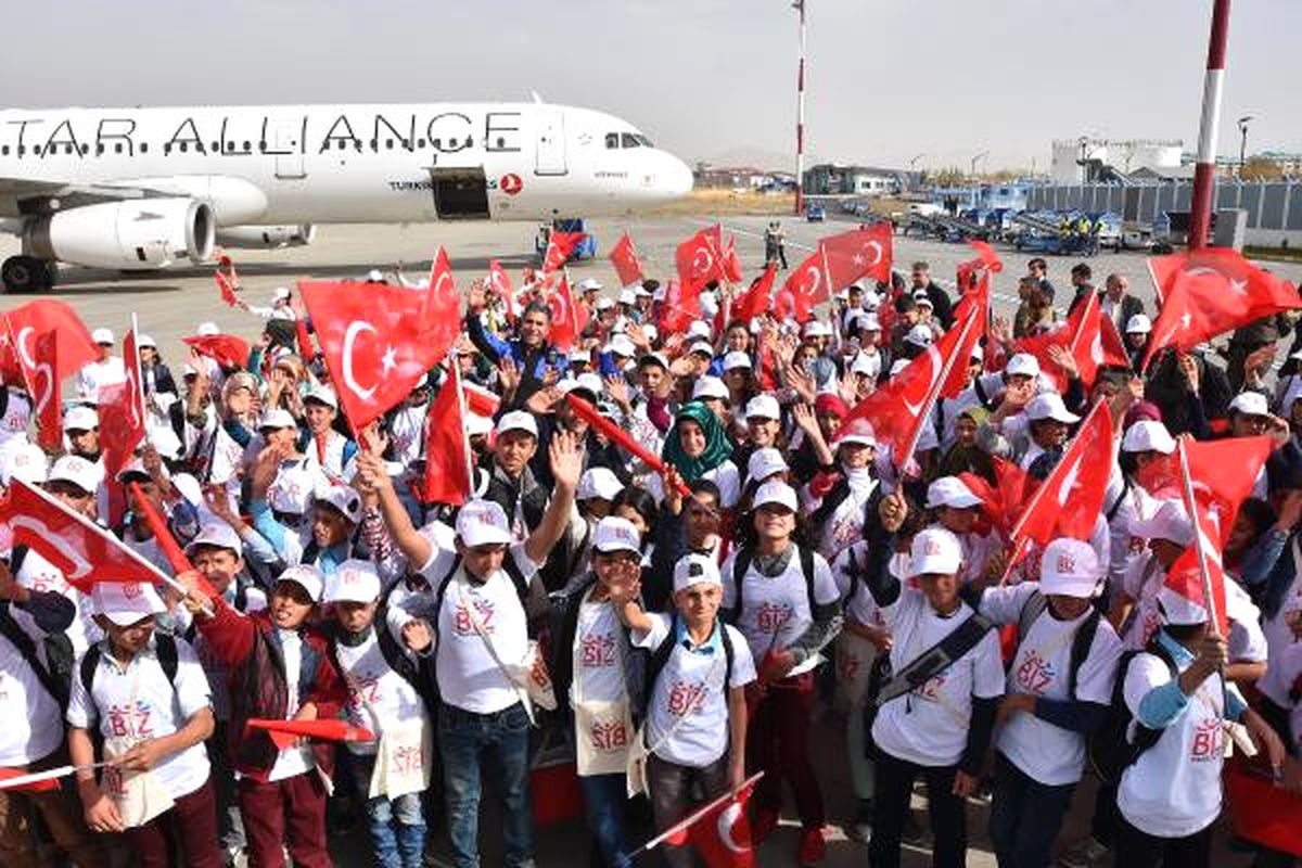 Van\'dan 388 Öğrenci Çanakkale ve İzmir\'e Gönderildi