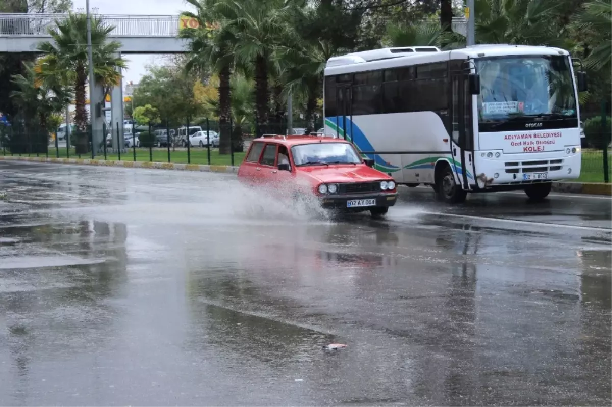 Yağmur Vatandaşları Hazırlıksız Yakaladı