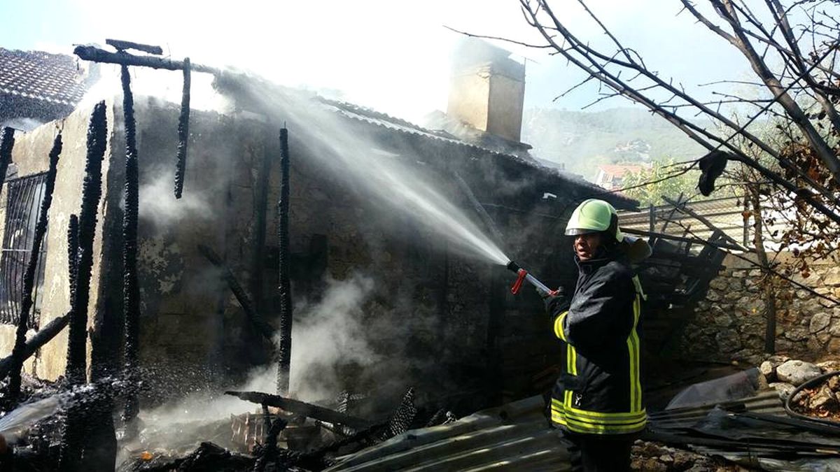 Yaşlı Kadının Evi Yangın Nedeniyle Kullanılamaz Hale Geldi