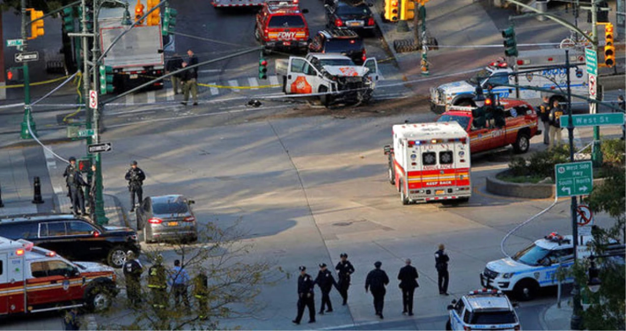 New York\'ta Araçla Yayaları Biçen Saldırgan, Ateş Açarak 8 Kişiyi Öldürdü