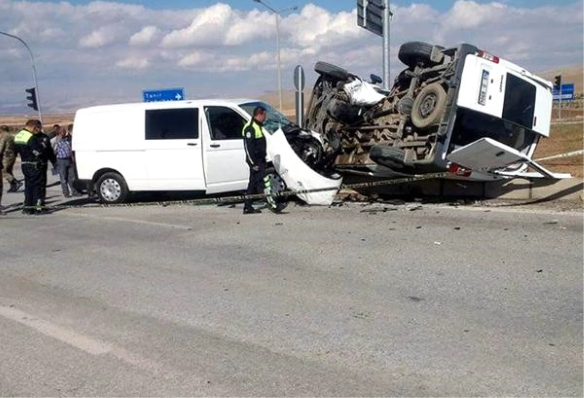 Afşin\'de Trafik Kazası: 4\'ü Polis, 5 Yaralı