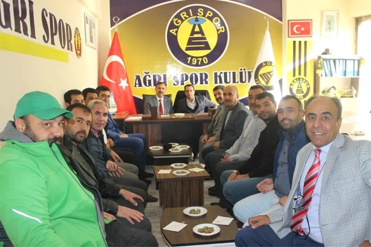 AK Parti Ağrı İl Yönetimi Ağrı 1970 Spor Kulübünü Ziyaret Etti