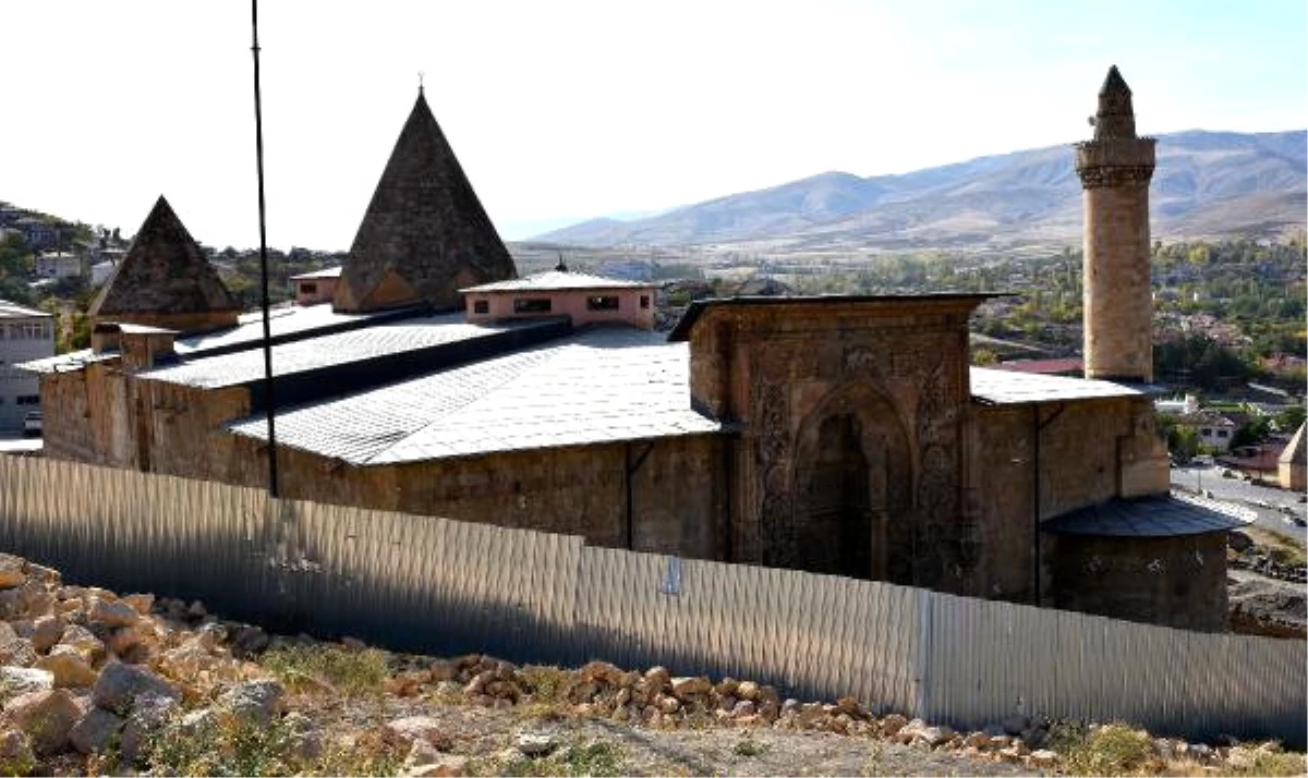 Anadolu\'nun El Hamrası\' Ulu Camii\'de Restorasyon Sürüyor