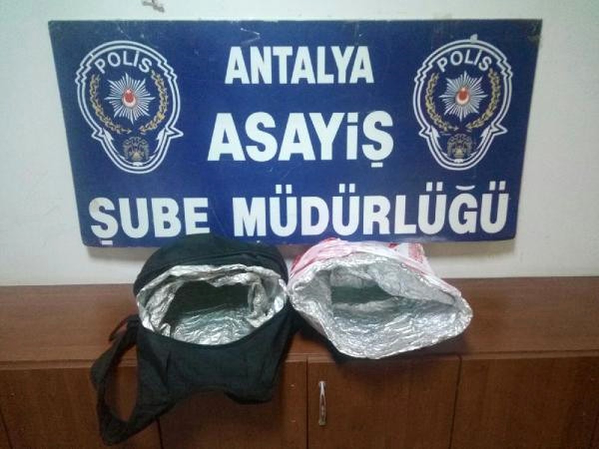 Avm\'den Folyo Kaplı Çantayla Hırsızlık Yapan Turist Tutuklandı