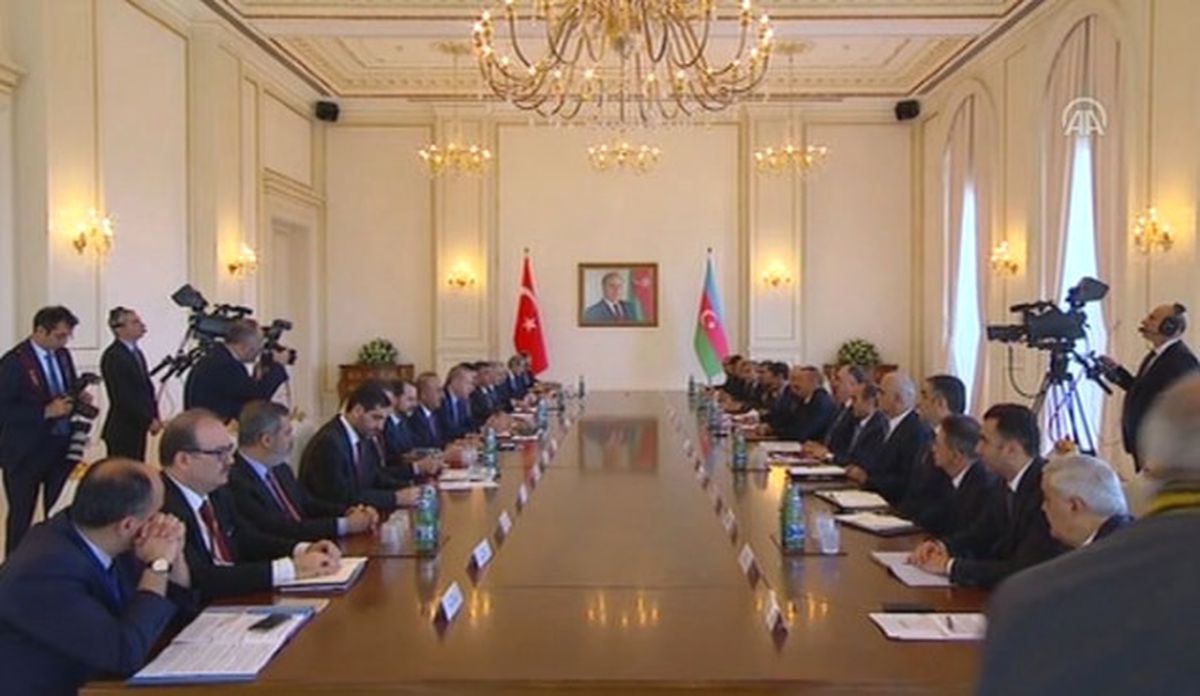 Azerbaycan\'da Heyetler Arası Görüşme