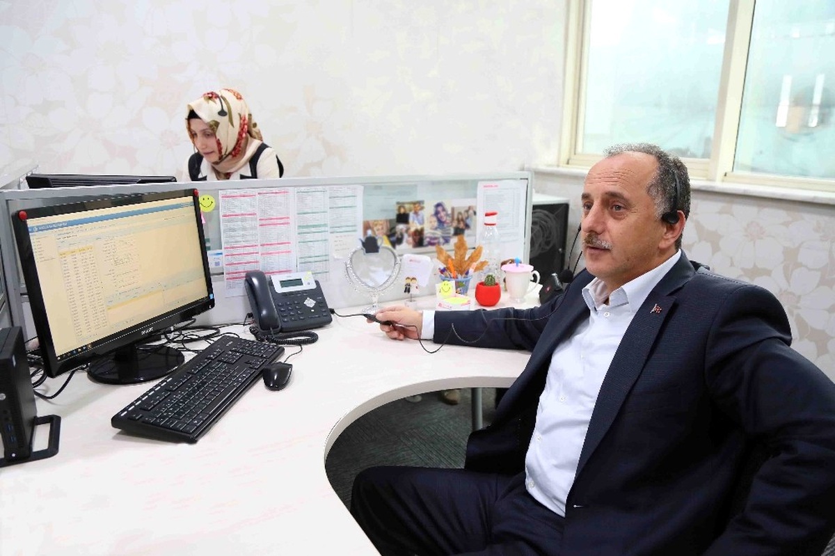 Başkan Çağırıcı, Çağrı Merkezi\'nde Telefonları Cevapladı